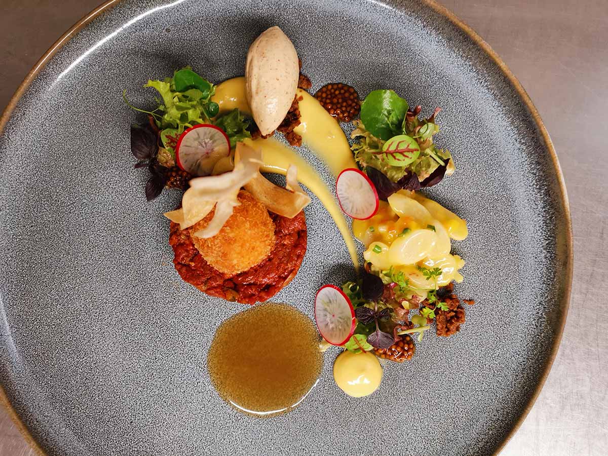 Restaurant Lindenhof: Topansicht eines Gerichts auf einem Teller