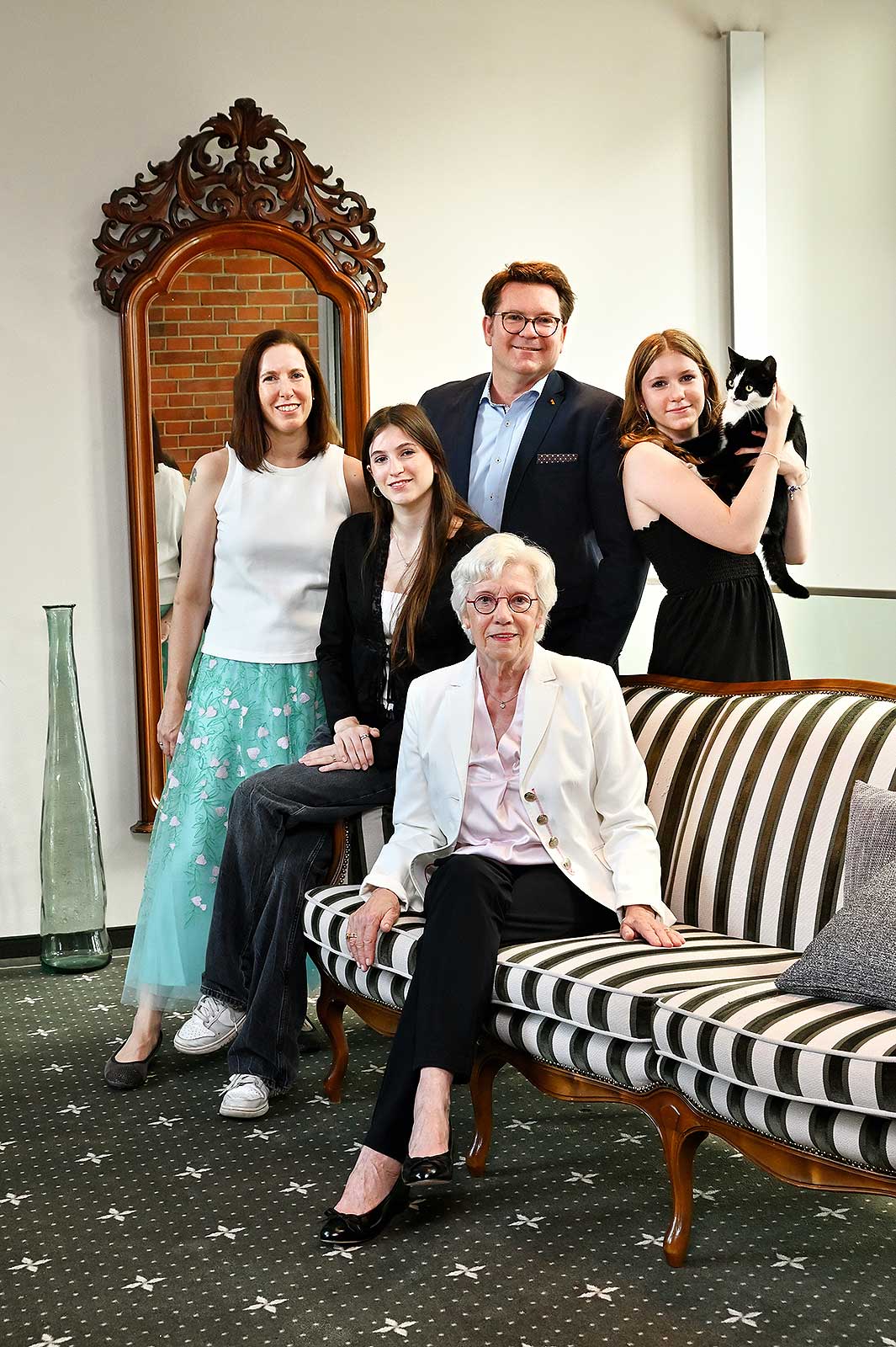 Familienfoto: Generationen Familie Hankh